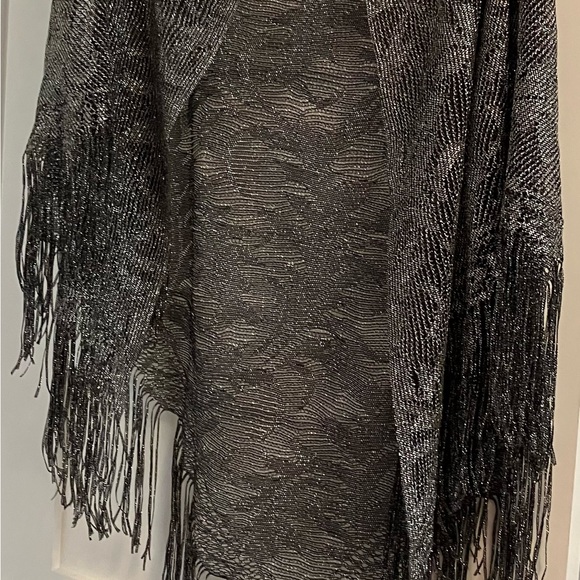 Triangular black and silver scarf - Picture 3 of 3